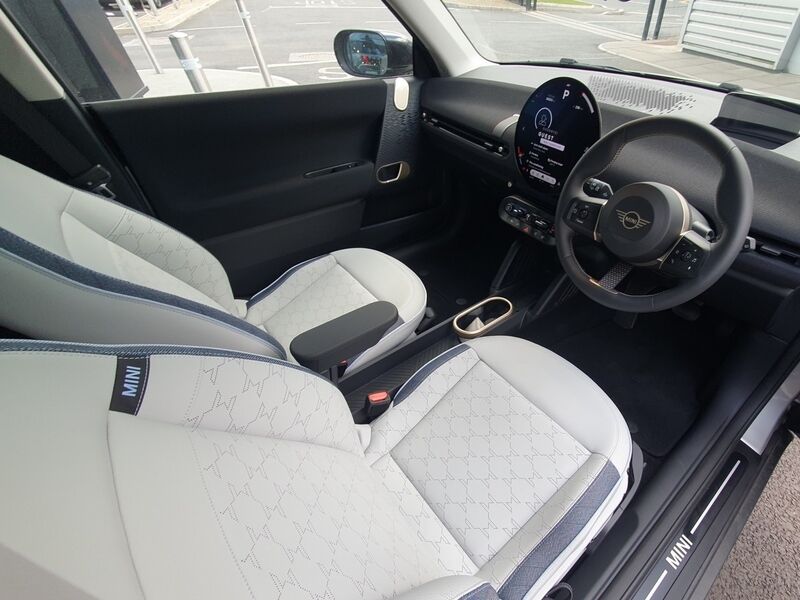 More views of MINI Hatch
