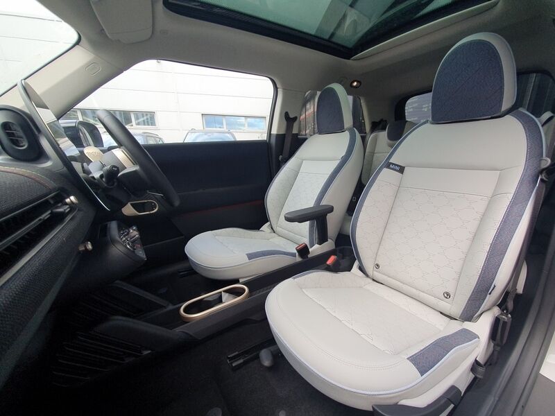 More views of MINI Hatch