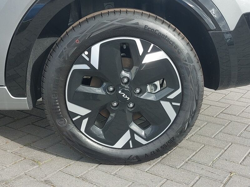 More views of Kia Niro