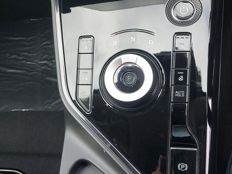 More views of Kia Niro