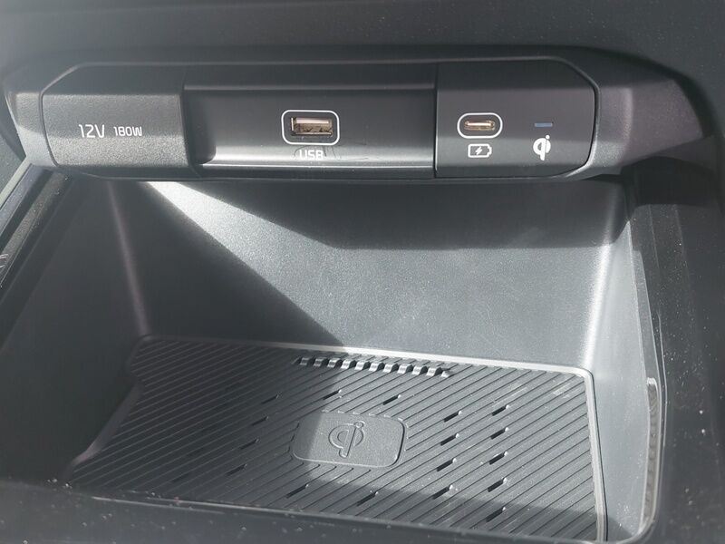 More views of Kia Niro