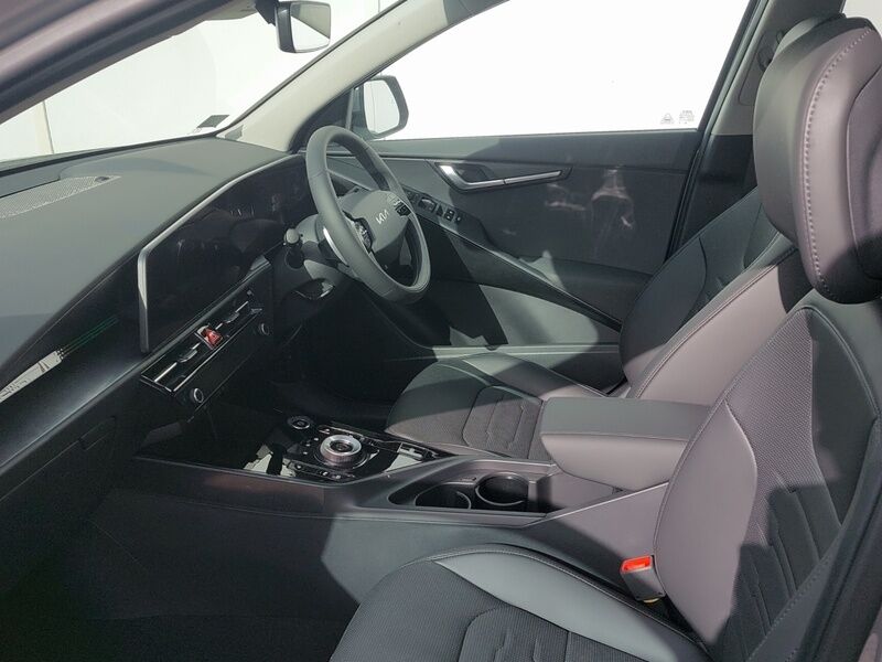 More views of Kia Niro
