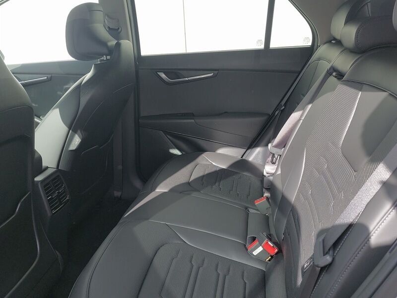 More views of Kia Niro