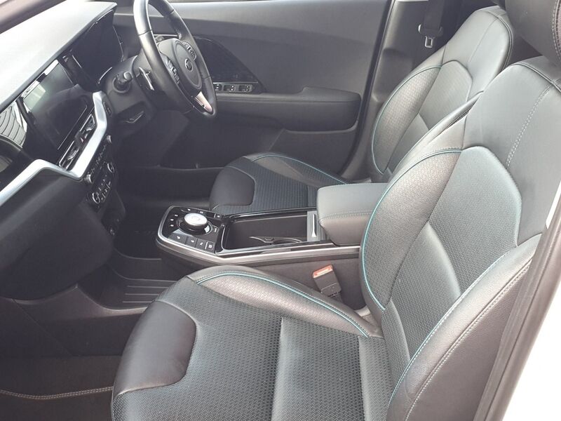 More views of Kia Niro