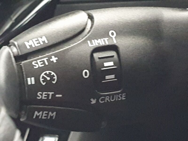 More views of Peugeot 2008