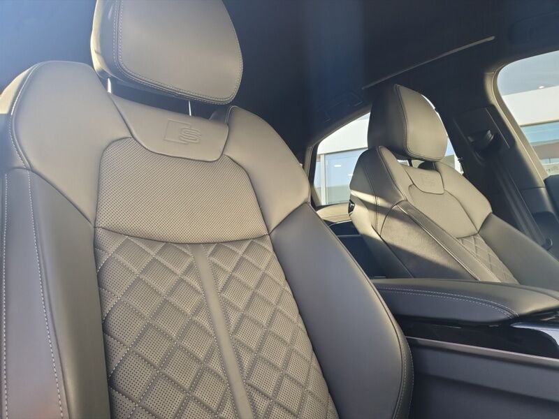 More views of Audi A8