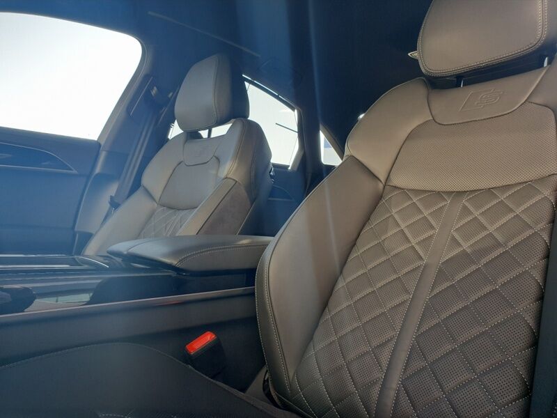 More views of Audi A8