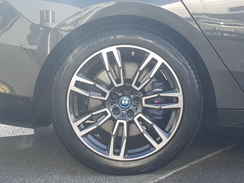 More views of BMW i5