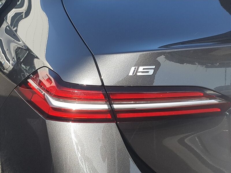 More views of BMW i5