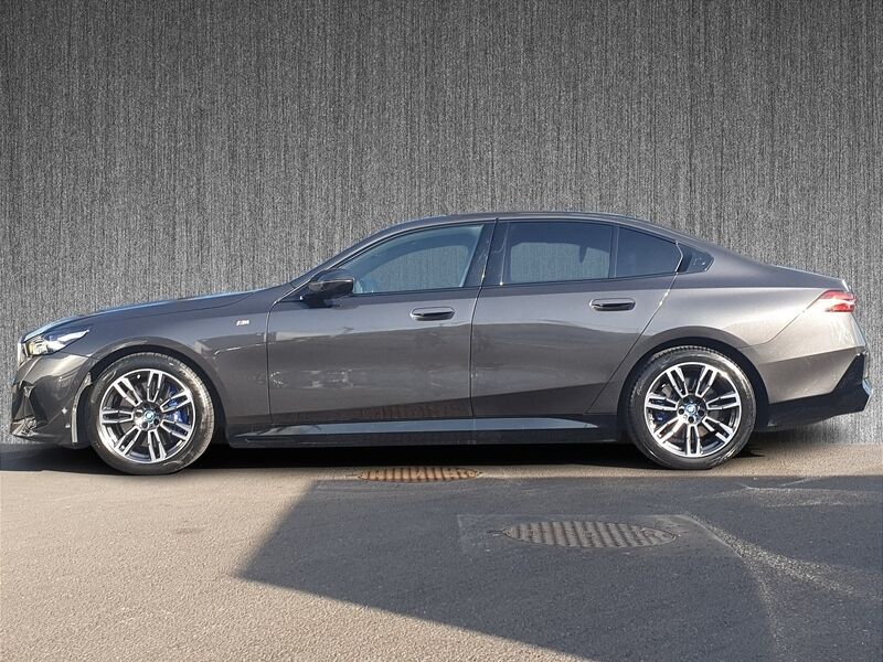More views of BMW i5