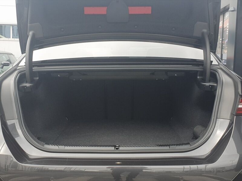 More views of BMW i5