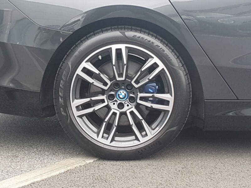 More views of BMW i5