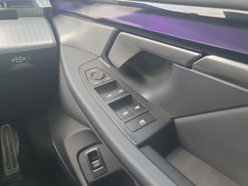 More views of BMW i5