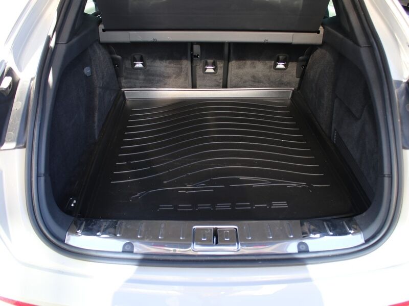 More views of Porsche Panamera