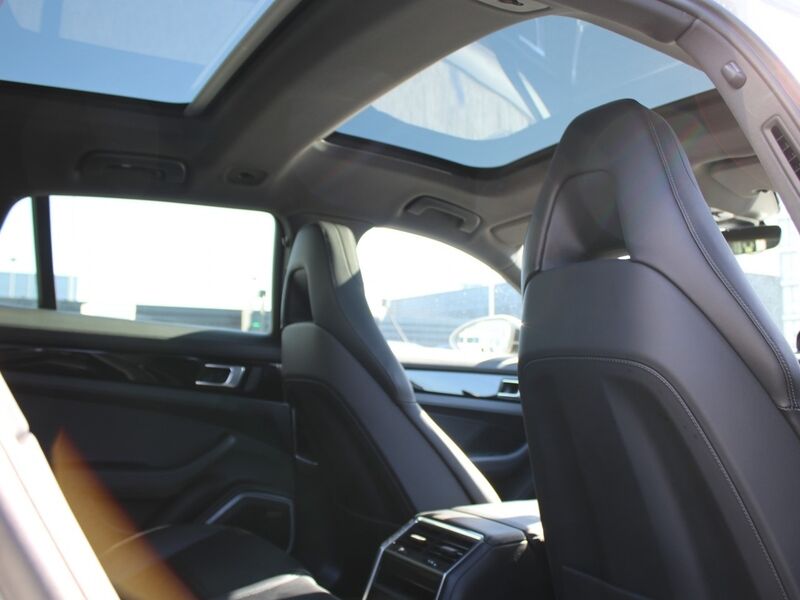 More views of Porsche Panamera