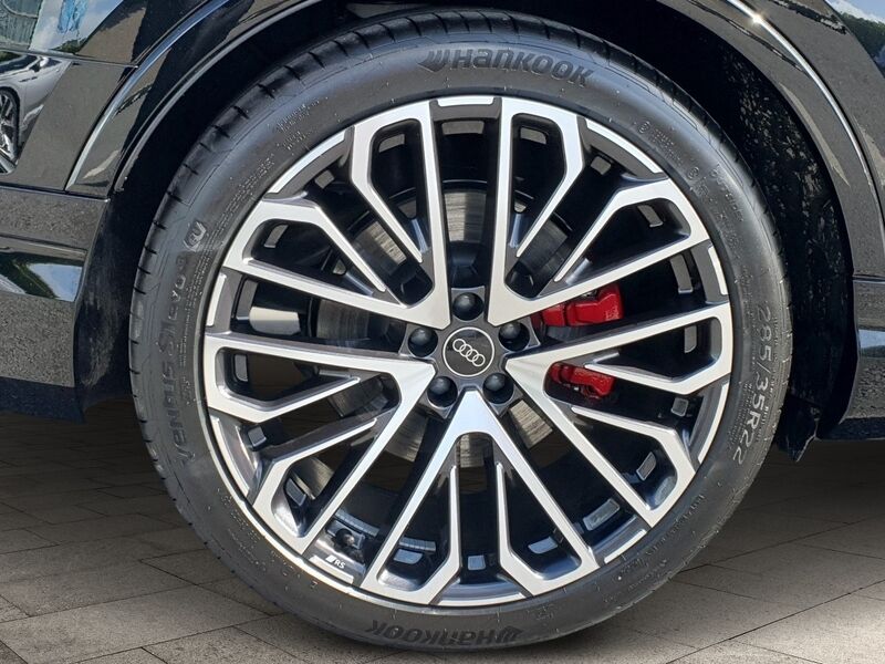 More views of Audi Q7