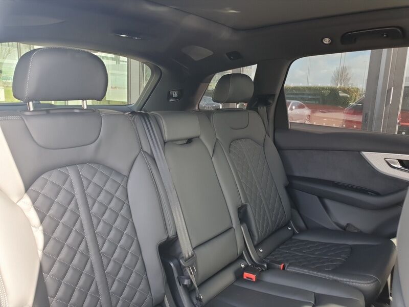 More views of Audi Q7