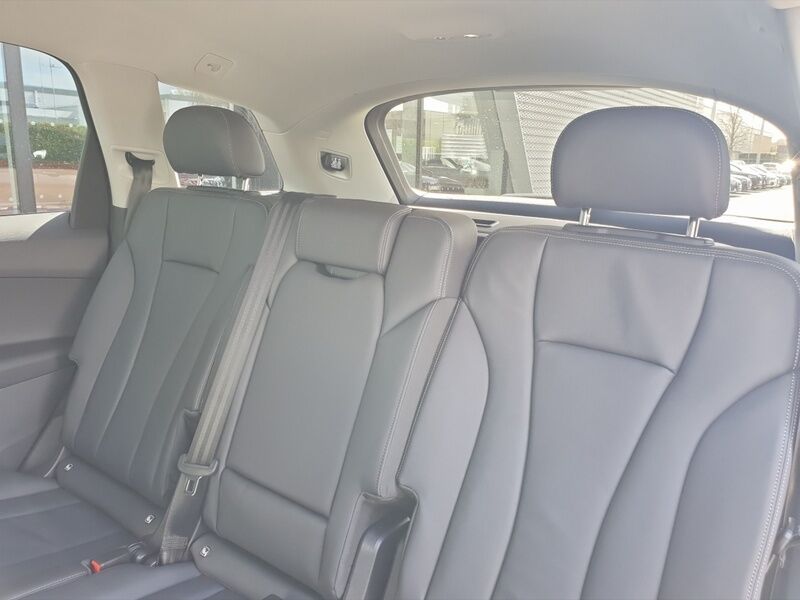 More views of Audi Q7