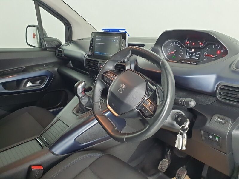 More views of Peugeot Rifter