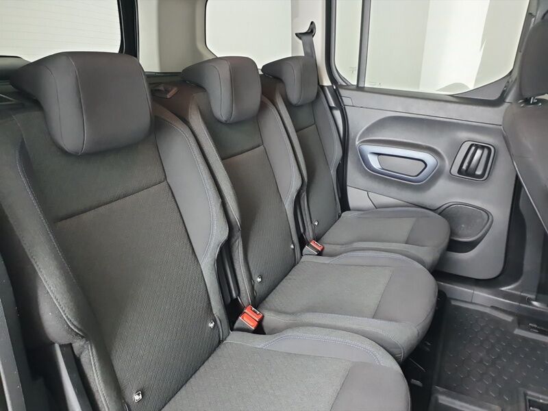 More views of Peugeot Rifter