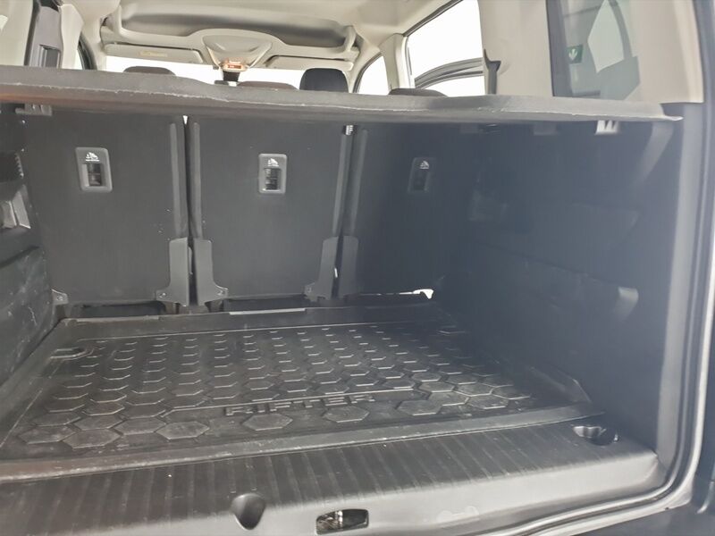 More views of Peugeot Rifter