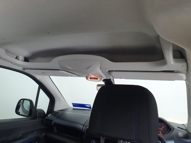 More views of Peugeot Rifter