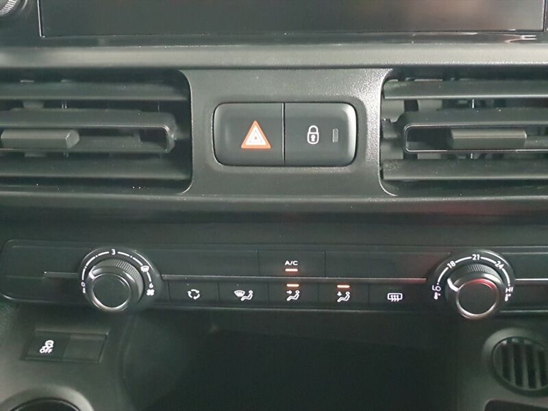 More views of Peugeot Rifter