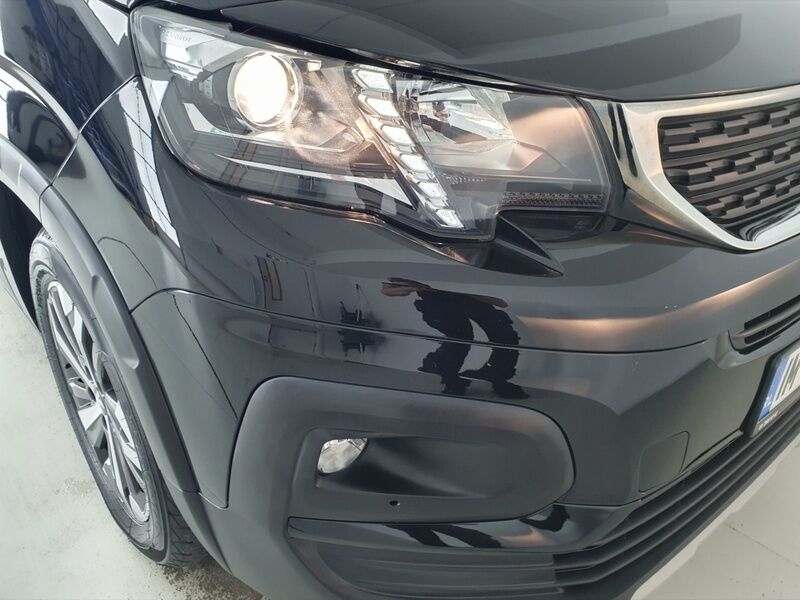 More views of Peugeot Rifter