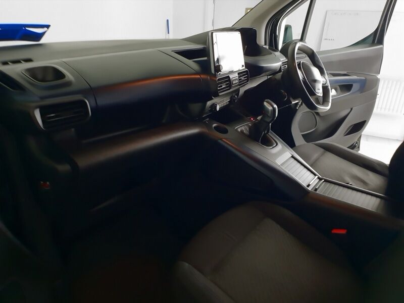 More views of Peugeot Rifter