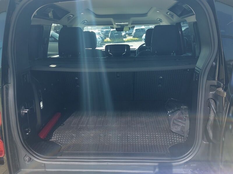 More views of Land Rover Defender