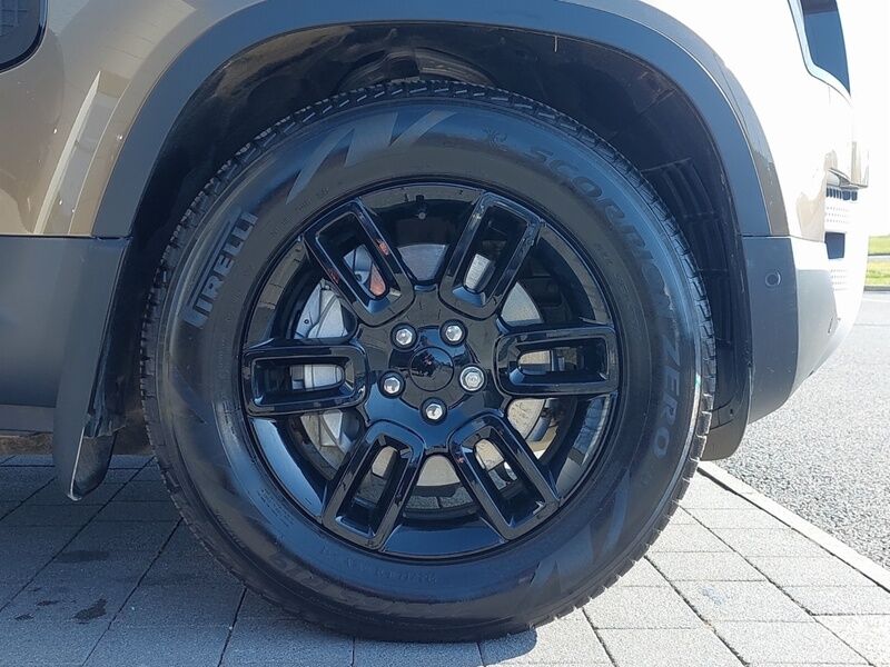 More views of Land Rover Defender
