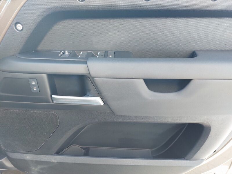 More views of Land Rover Defender