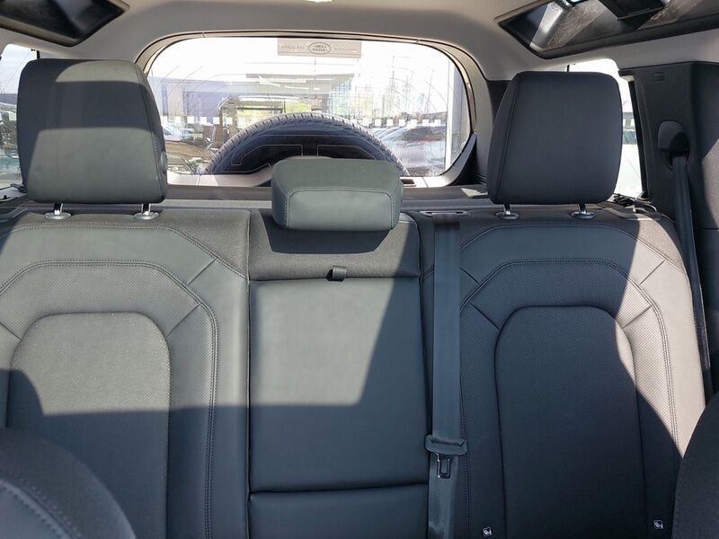 More views of Land Rover Defender