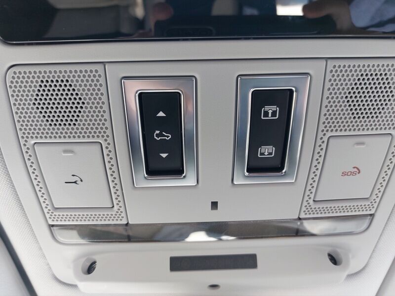 More views of Land Rover Defender