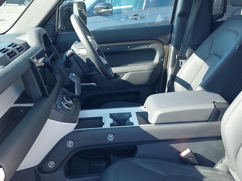 More views of Land Rover Defender