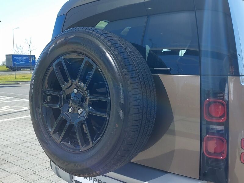 More views of Land Rover Defender