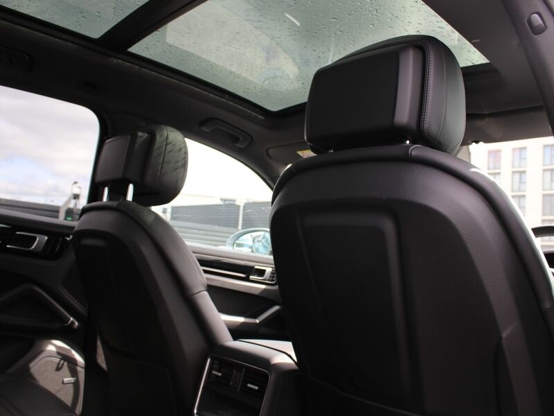 More views of Porsche Cayenne