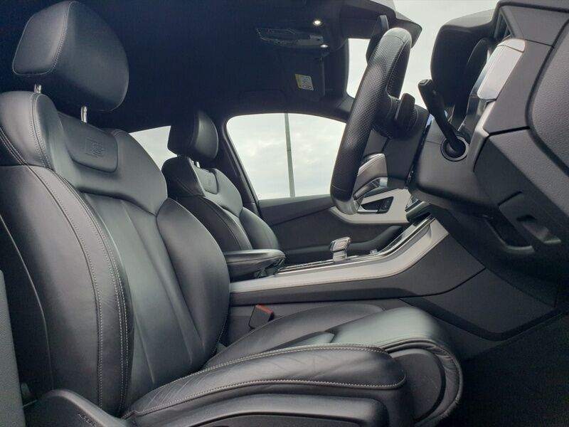 More views of Audi Q7