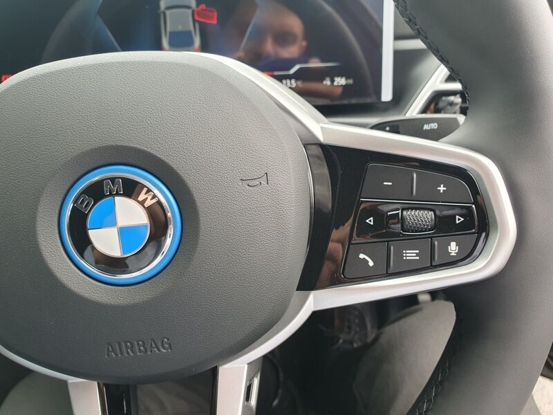 More views of BMW i4