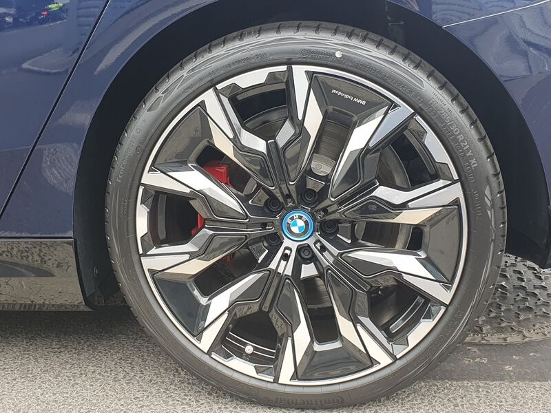 More views of BMW i5