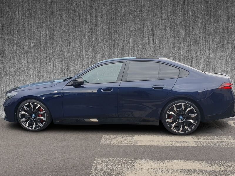 More views of BMW i5