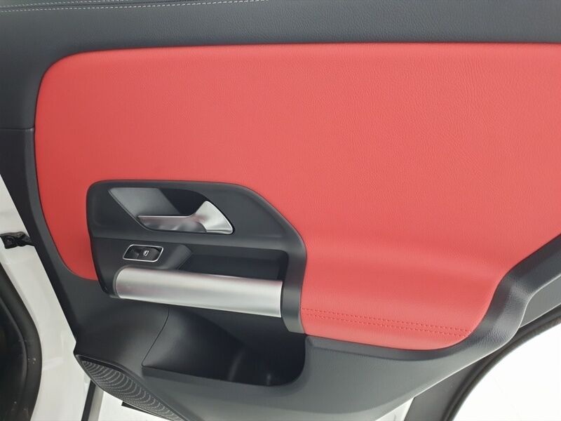 More views of Mercedes-Benz GLA