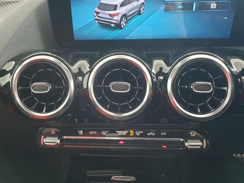 More views of Mercedes-Benz GLA