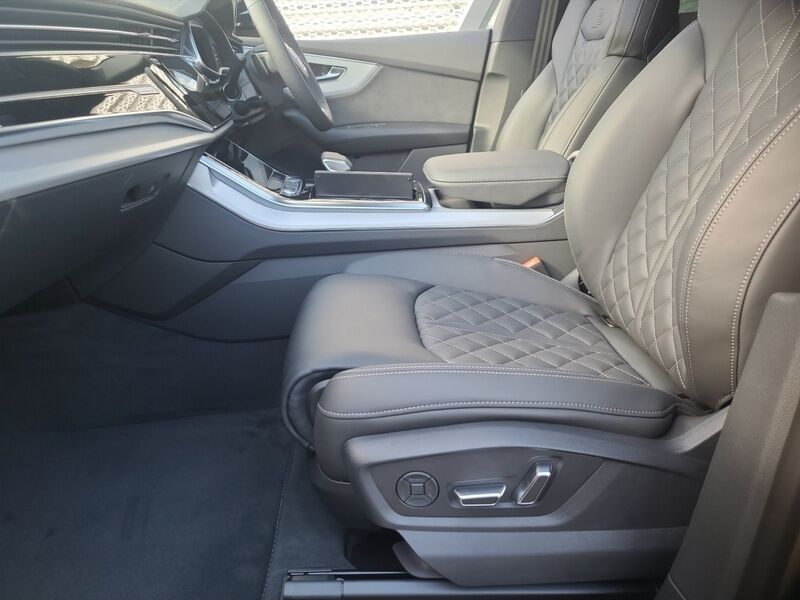 More views of Audi Q8