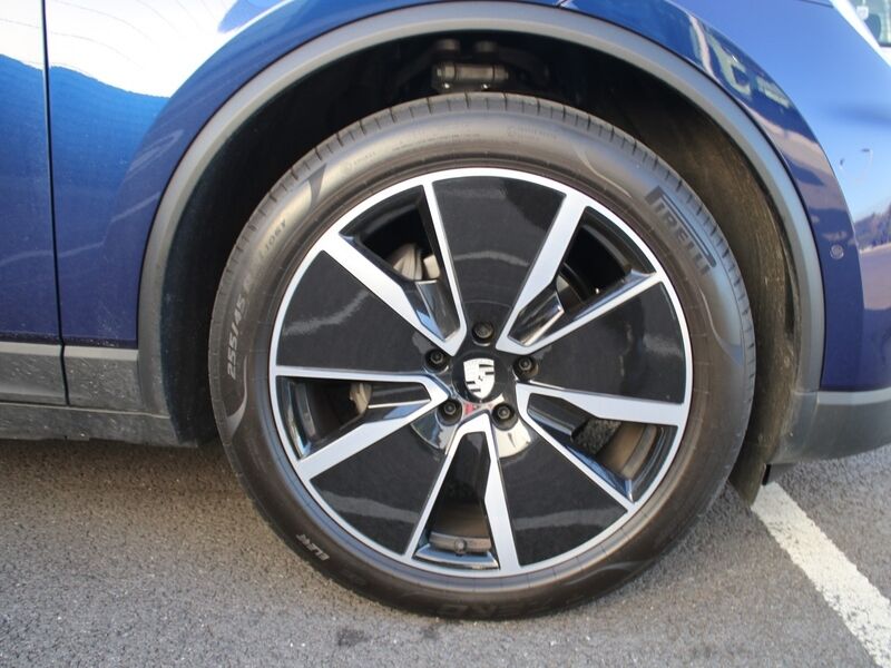 More views of Porsche Macan