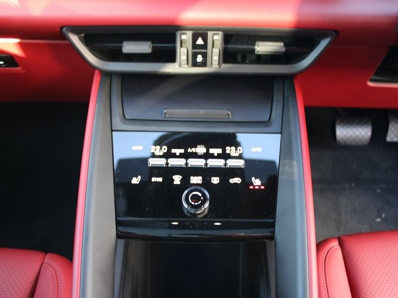 More views of Porsche Macan