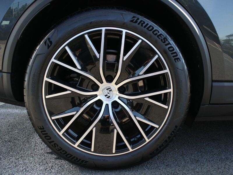 More views of Porsche Macan