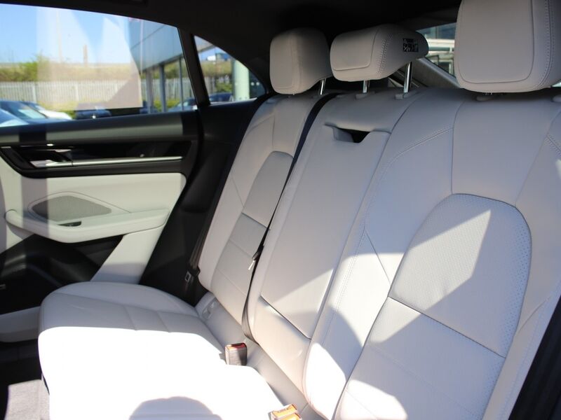 More views of Porsche Macan