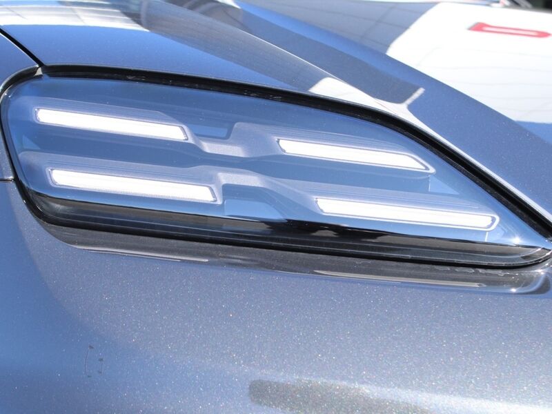 More views of Porsche Macan