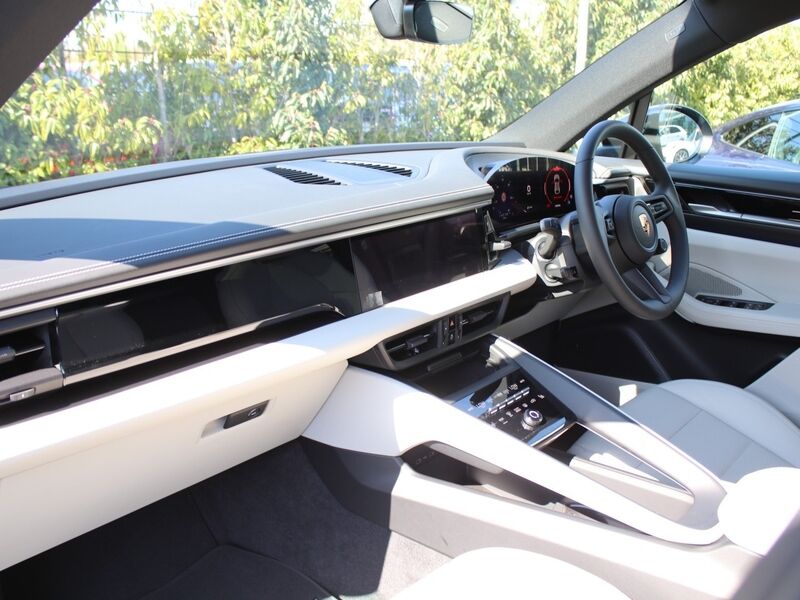 More views of Porsche Macan